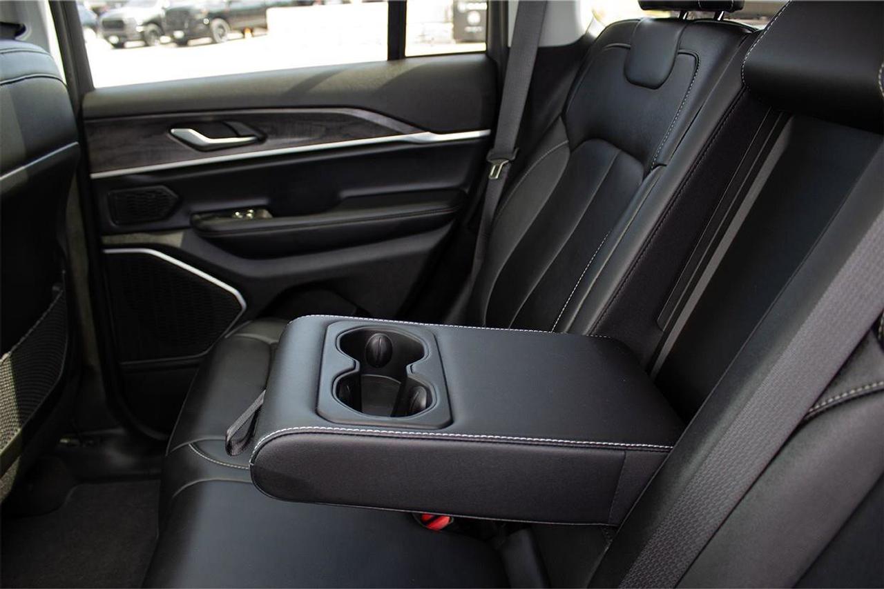 2022 Jeep Grand Cherokee  Photo