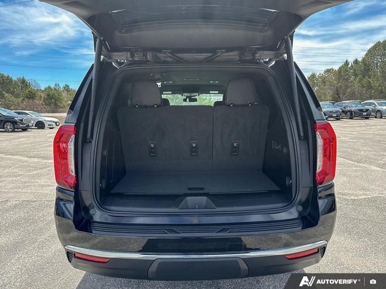 2024 GMC Yukon SLT SLT LUXURY PKG. MAX TRAILERING PKG. PROGRADE T Photo