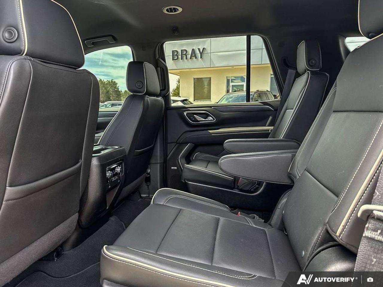 2024 GMC Yukon SLT LUXURY PKG. MAX TRAILERING PKG. PROGRADE TRAILERING SYSTEM. HEATED SECOND ROW SEATS. HD SURROUND VISION. Photo