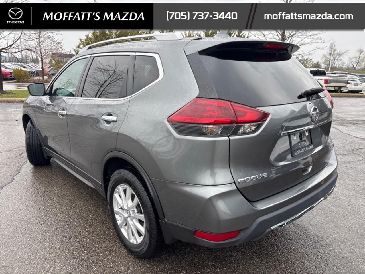 2018 Nissan Rogue SV Photo