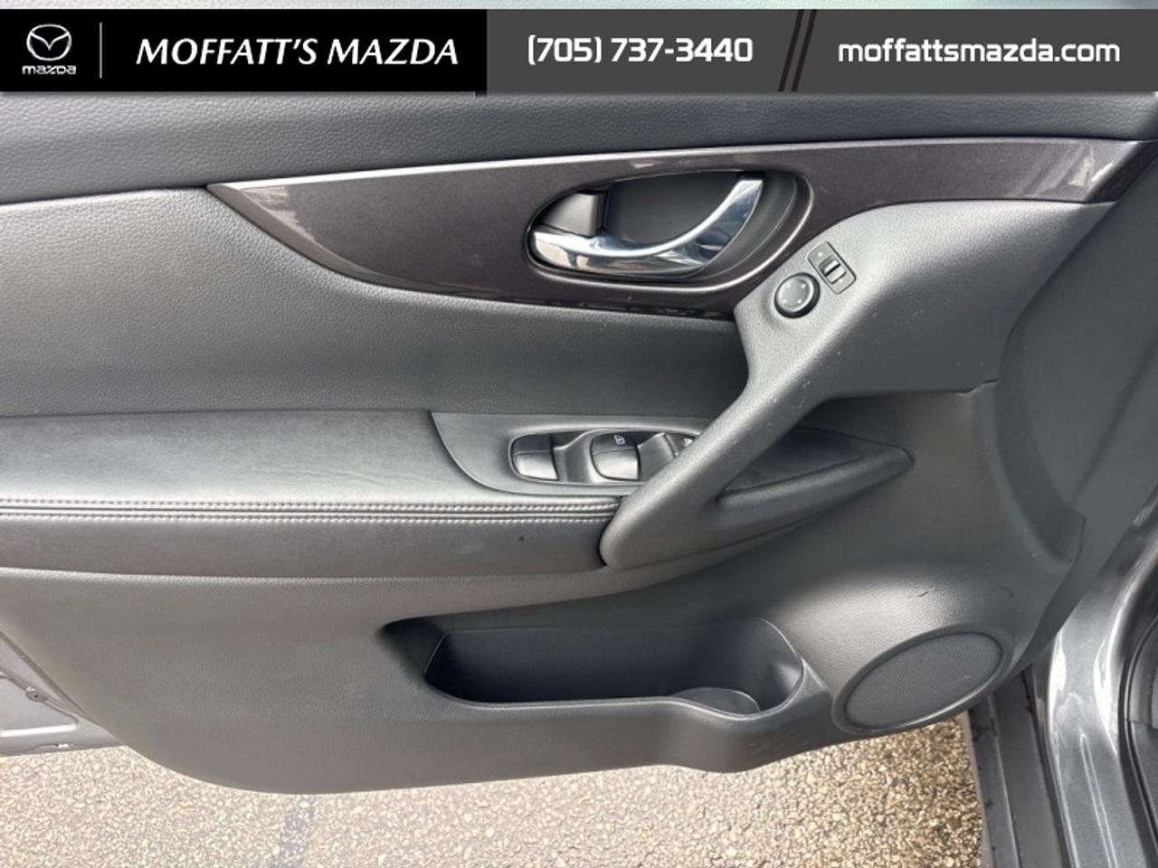 2018 Nissan Rogue SV Photo