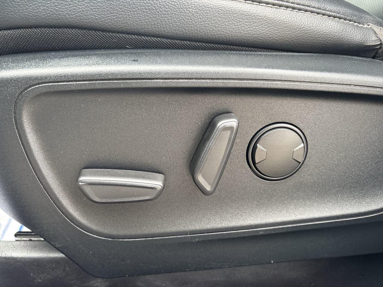 2020 Ford Escape SEL Photo