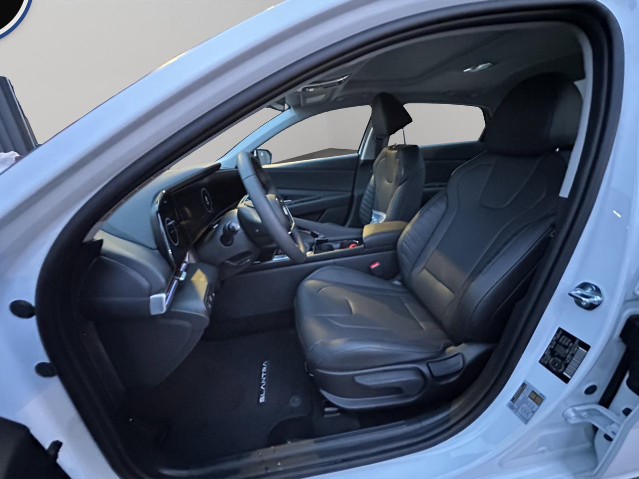 2026 Hyundai Elantra Hybrid Luxury Photo