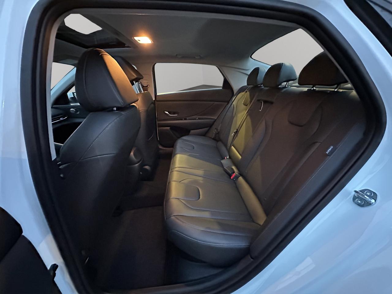 2026 Hyundai Elantra Hybrid Luxury Photo