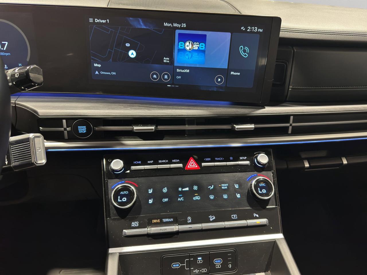 2024 Hyundai Santa Fe Luxury | Reverse Cam | Heated Seats Photo