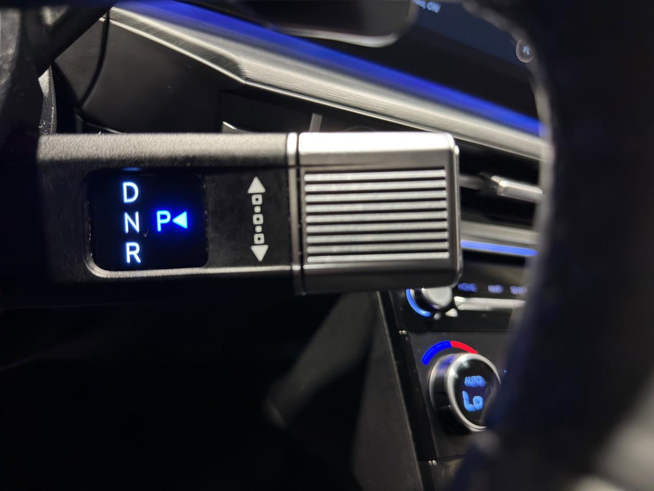 2024 Hyundai Santa Fe Luxury | Reverse Cam | Heated Seats Photo