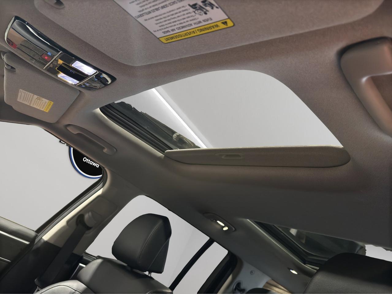 2024 Hyundai Santa Fe Luxury | Reverse Cam | Heated Seats Photo