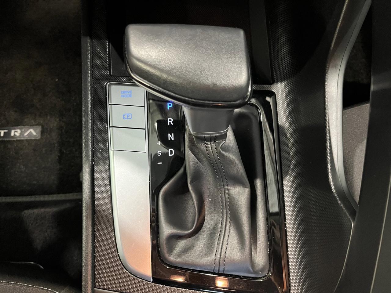 2023 Hyundai Elantra Preferred | Reverse Cam | Heated Seats Photo