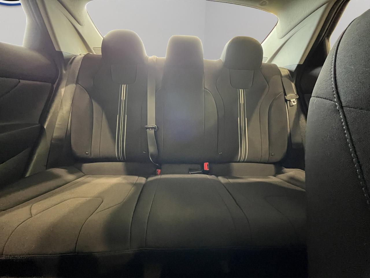 2023 Hyundai Elantra Preferred | Reverse Cam | Heated Seats Photo