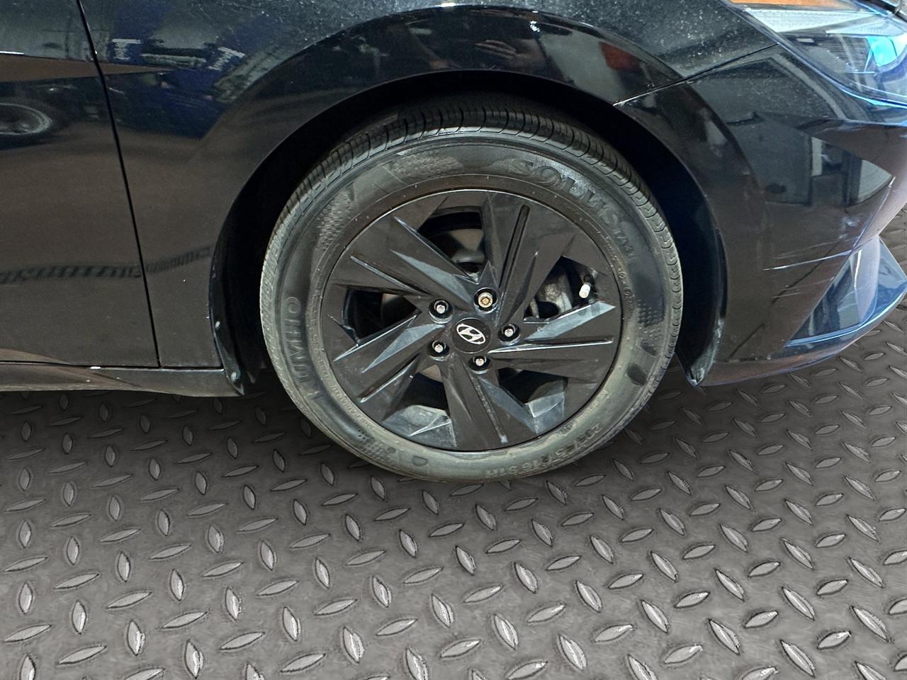 2023 Hyundai Elantra Preferred | Reverse Cam | Heated Seats Photo
