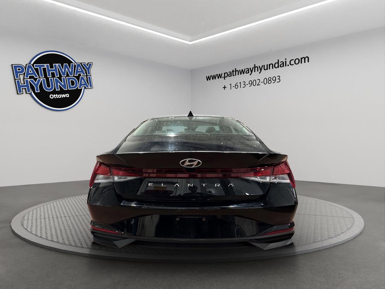 2023 Hyundai Elantra Preferred | Reverse Cam | Heated Seats Photo4