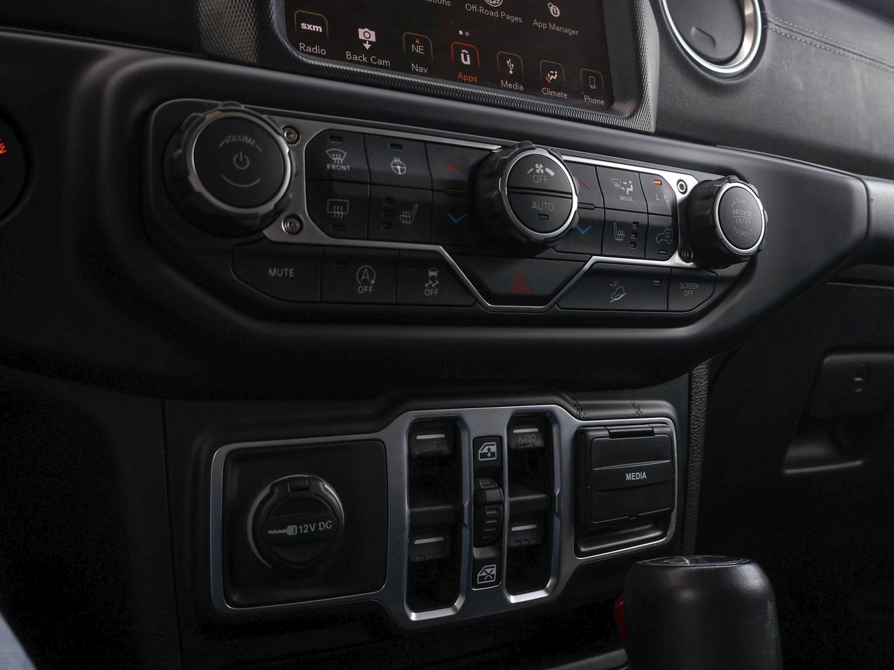 2018 Jeep WRANGLER UNLIMITED Sahara Photo