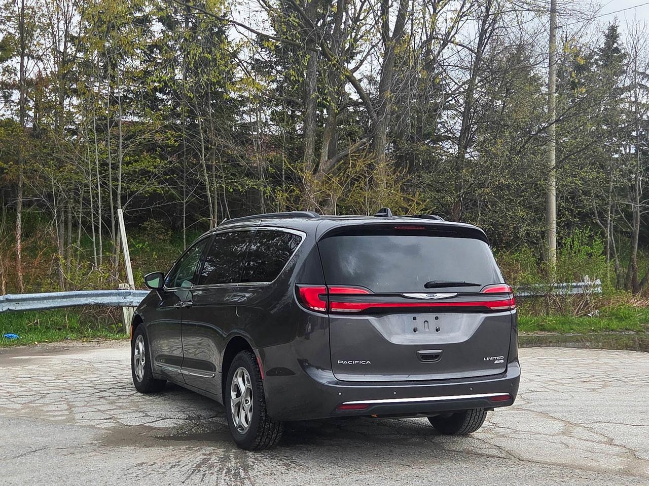 2023 Chrysler Pacifica Limited Photo