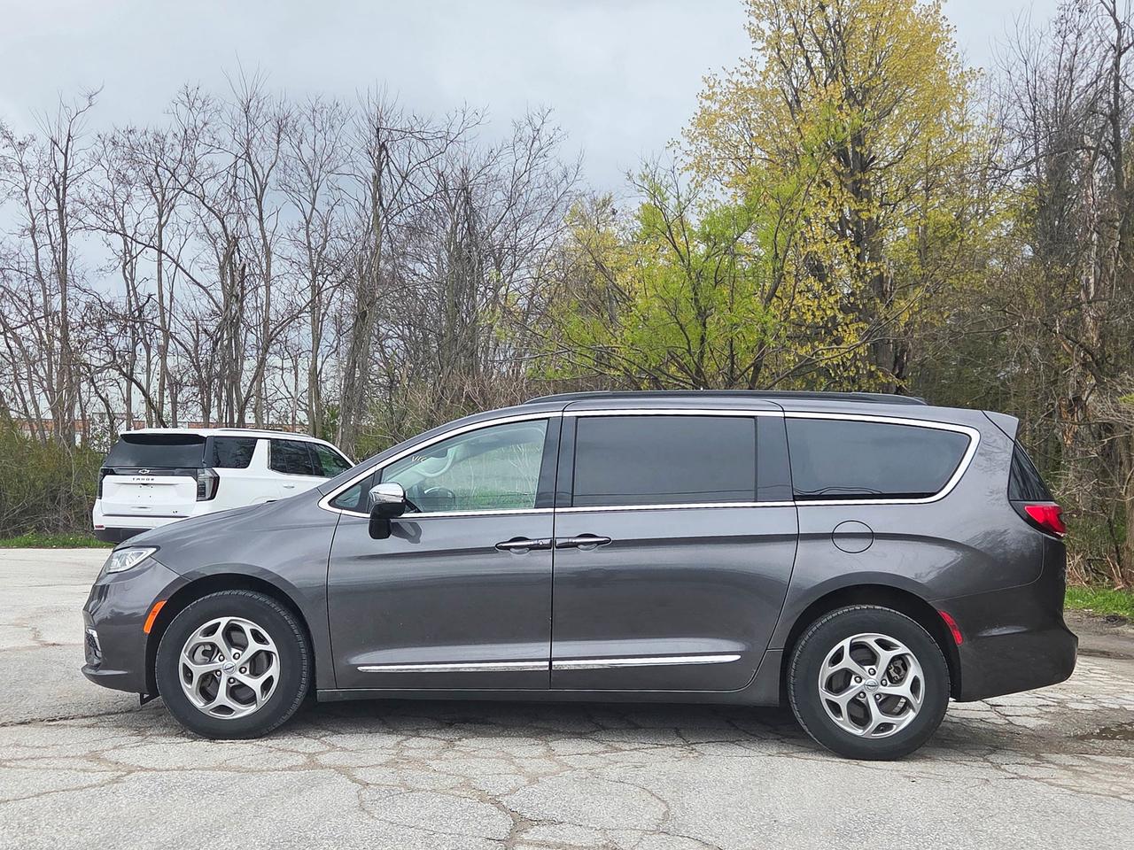 2023 Chrysler Pacifica Limited Photo
