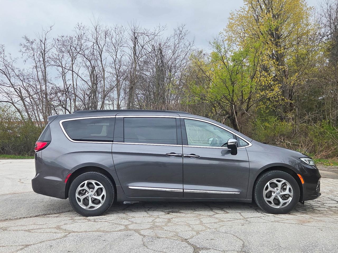 2023 Chrysler Pacifica Limited Photo
