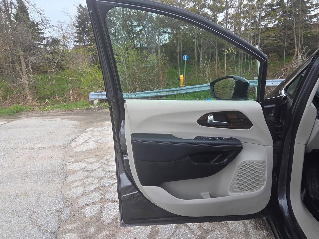 2023 Chrysler Pacifica Limited Photo