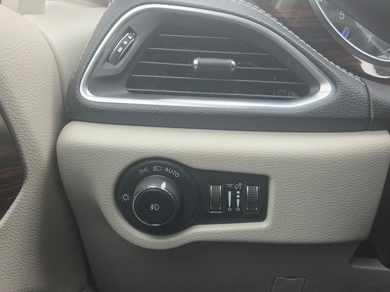 2023 Chrysler Pacifica Limited Photo
