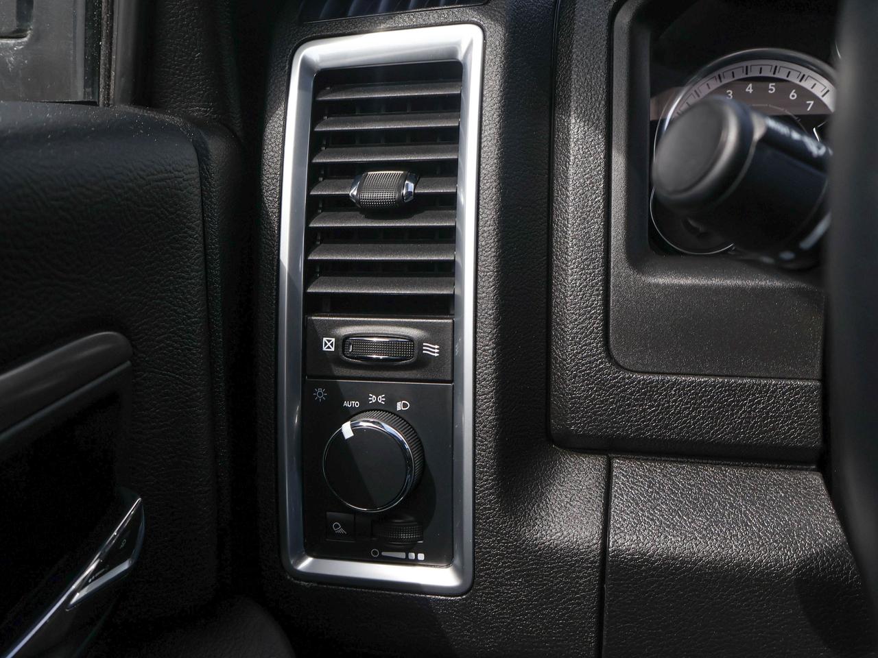 2024 RAM 1500 Classic WARLOCK Photo