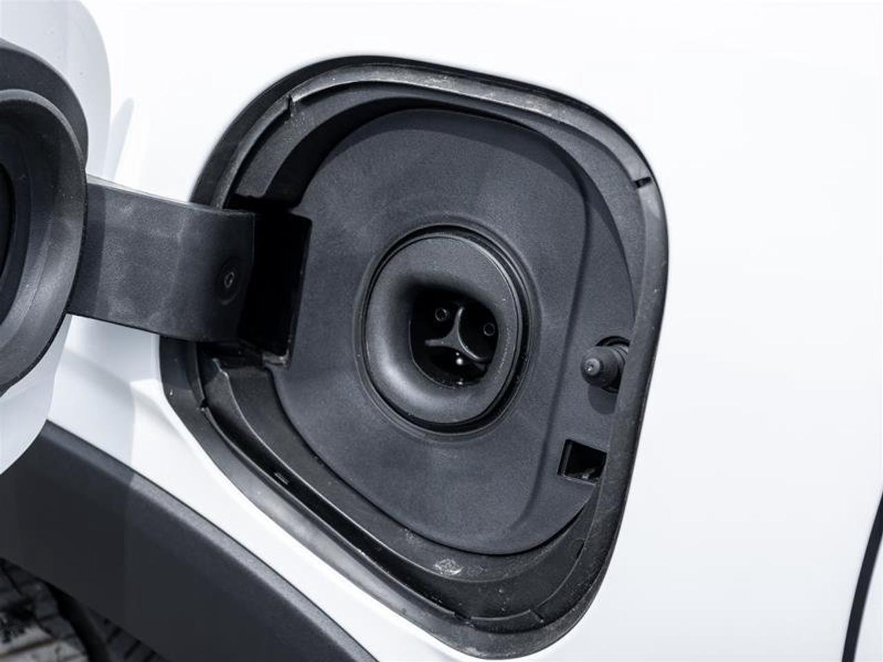 2027 Chevrolet Bolt LT Photo