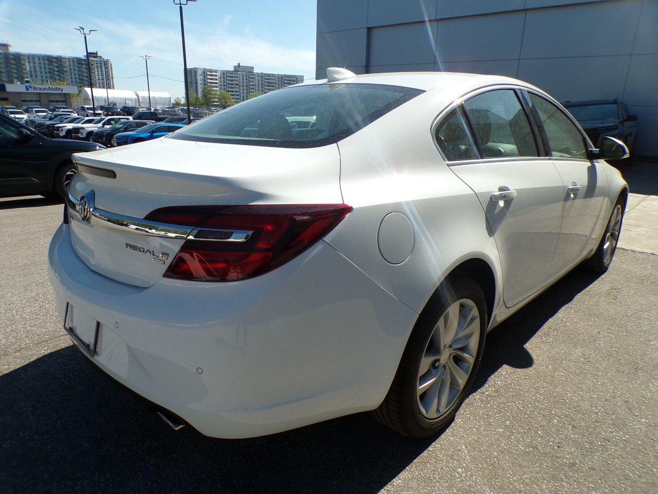2017 Buick Regal AWD Premium II Photo