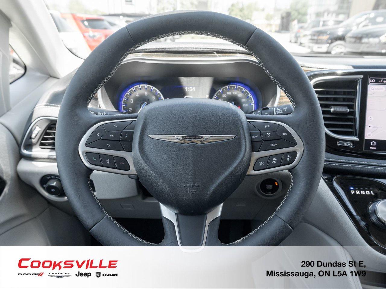 2024 Chrysler Pacifica Limited FWD Photo
