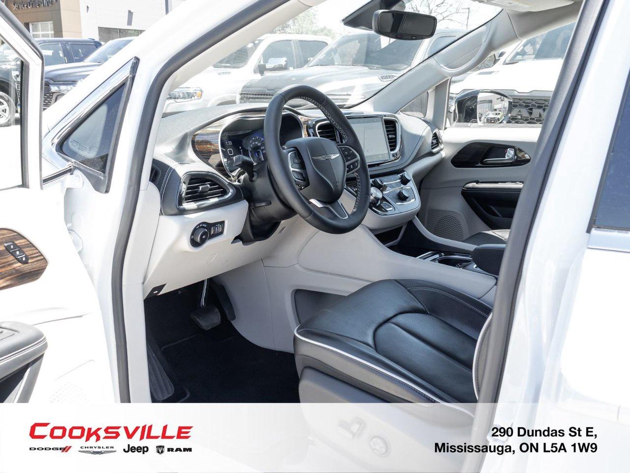 2024 Chrysler Pacifica Limited FWD Photo