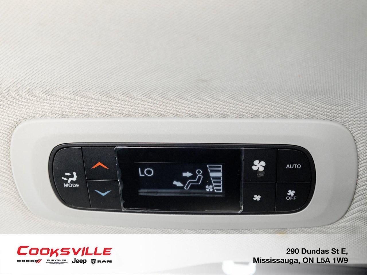 2024 Chrysler Pacifica Limited FWD Photo