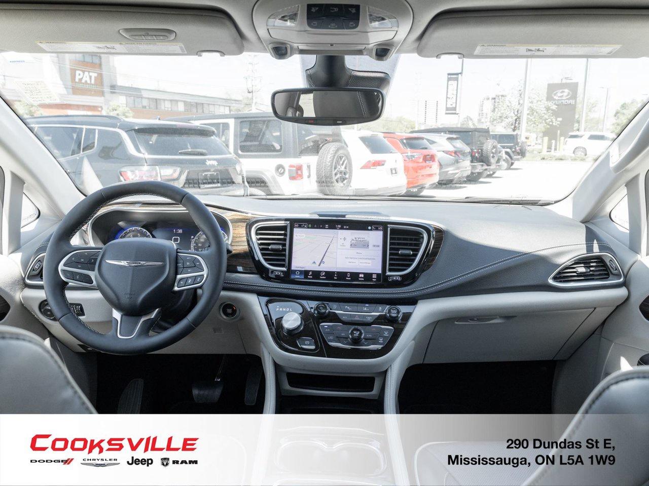 2024 Chrysler Pacifica Limited FWD Photo