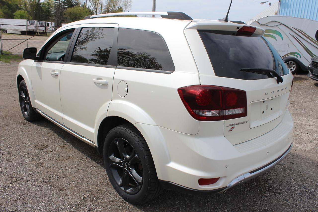 2018 Dodge Journey Crossroad Photo3