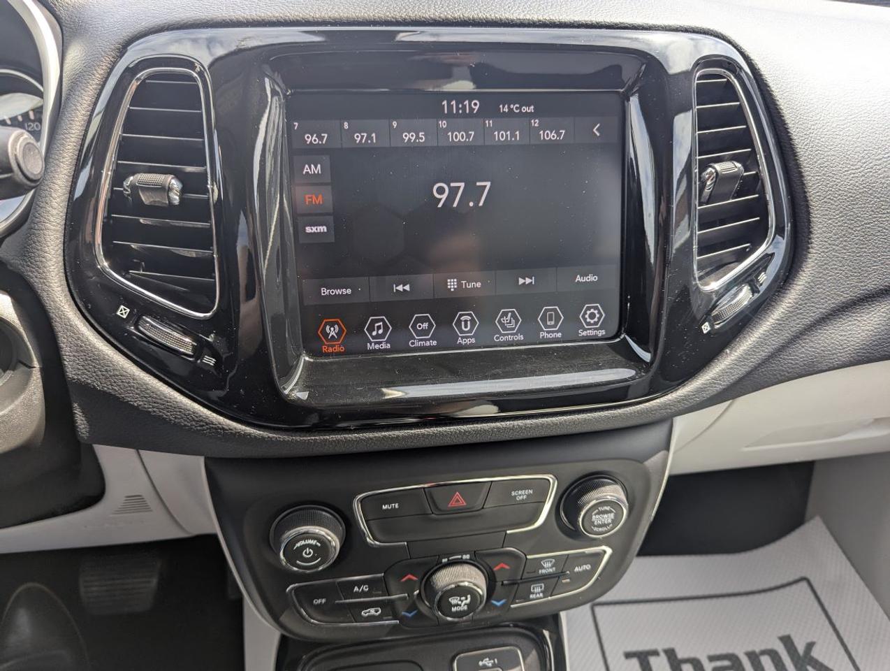 2020 Jeep Compass Limited WITH LEATHER!! Photo