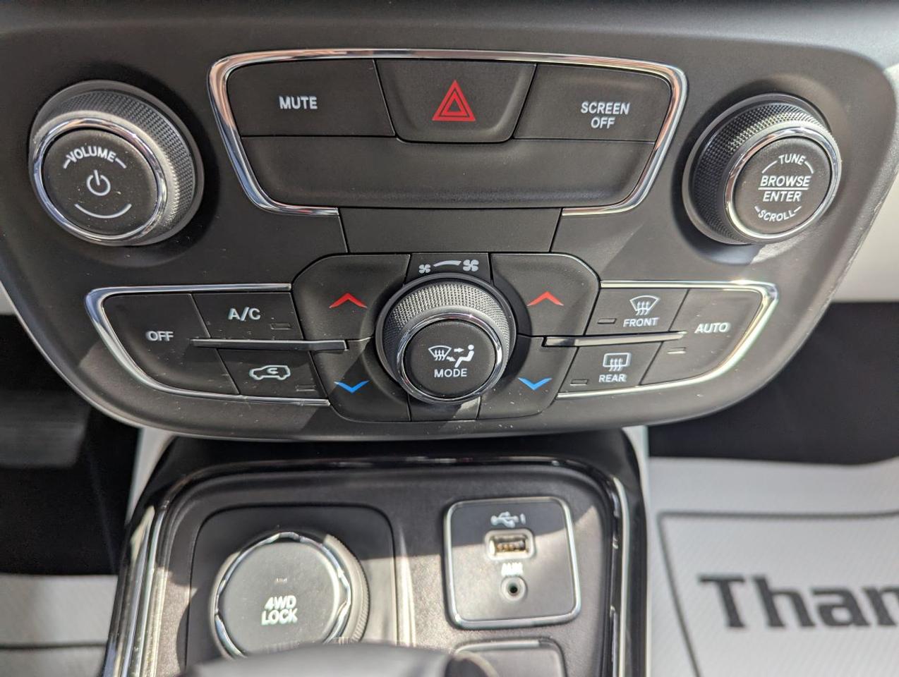 2020 Jeep Compass Limited WITH LEATHER!! Photo