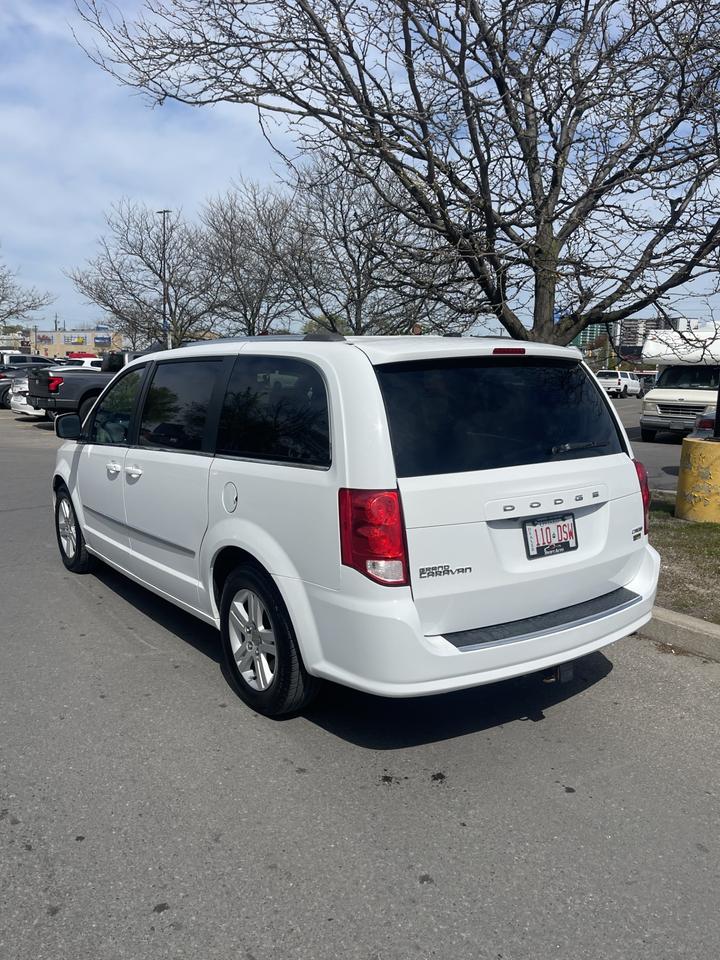 2016 Dodge Grand Caravan Crew Plus Photo2