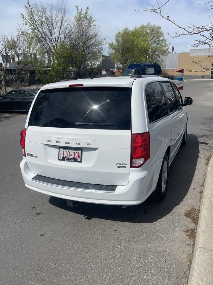 2016 Dodge Grand Caravan Crew Plus Photo3