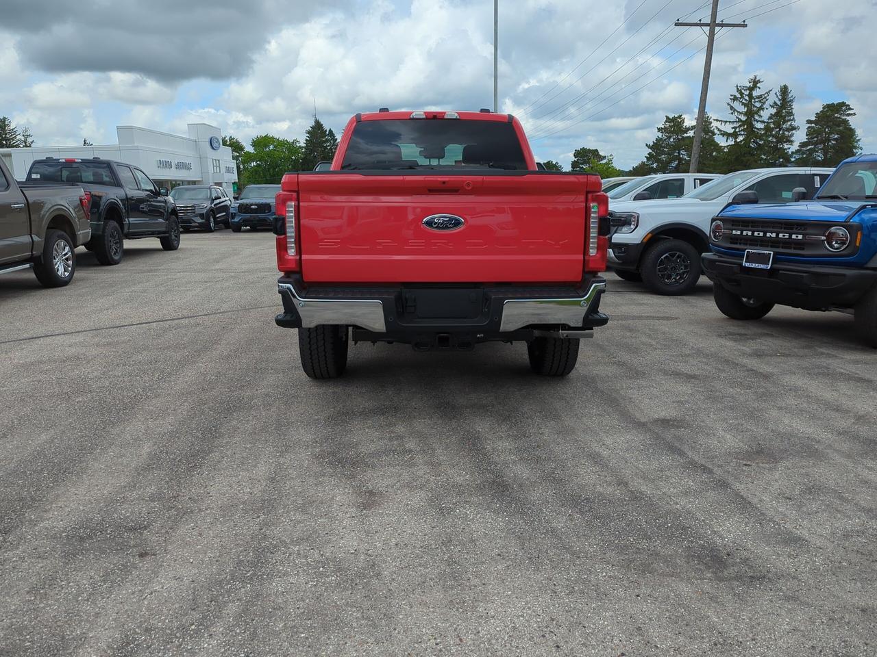 2026 Ford F-250 Lariat Crew Cab 4x4 Photo4