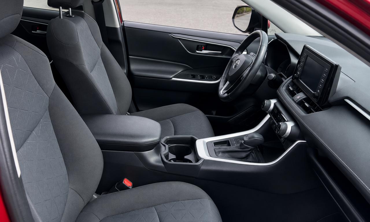 2020 Toyota RAV4 XLE Photo