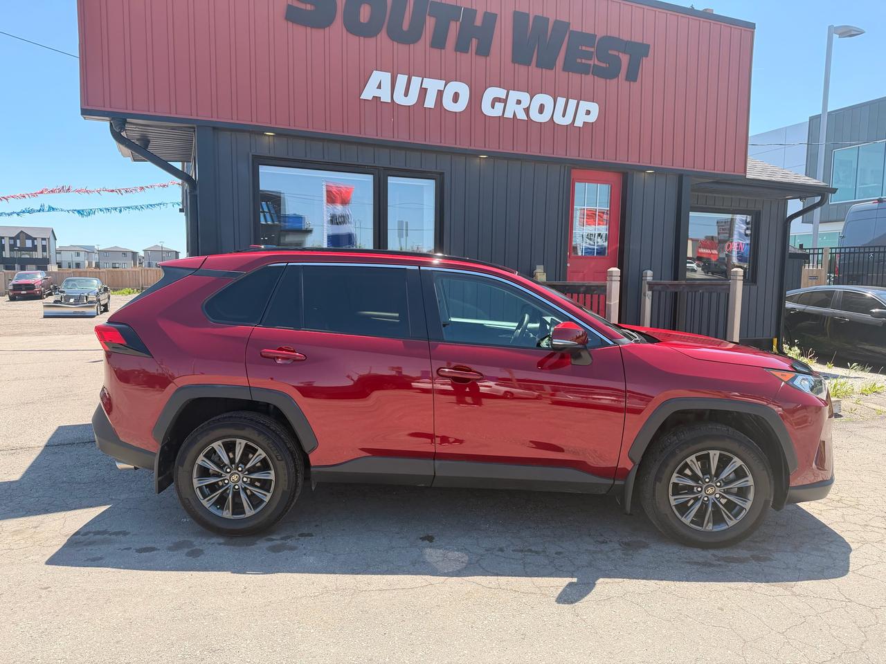 2020 Toyota RAV4 XLE Photo