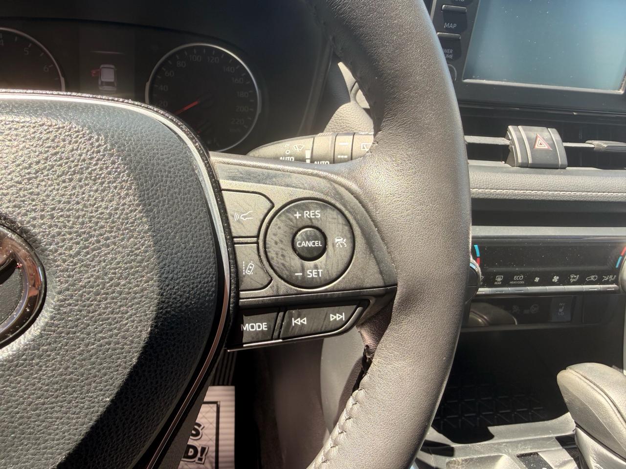 2020 Toyota RAV4 XLE Photo