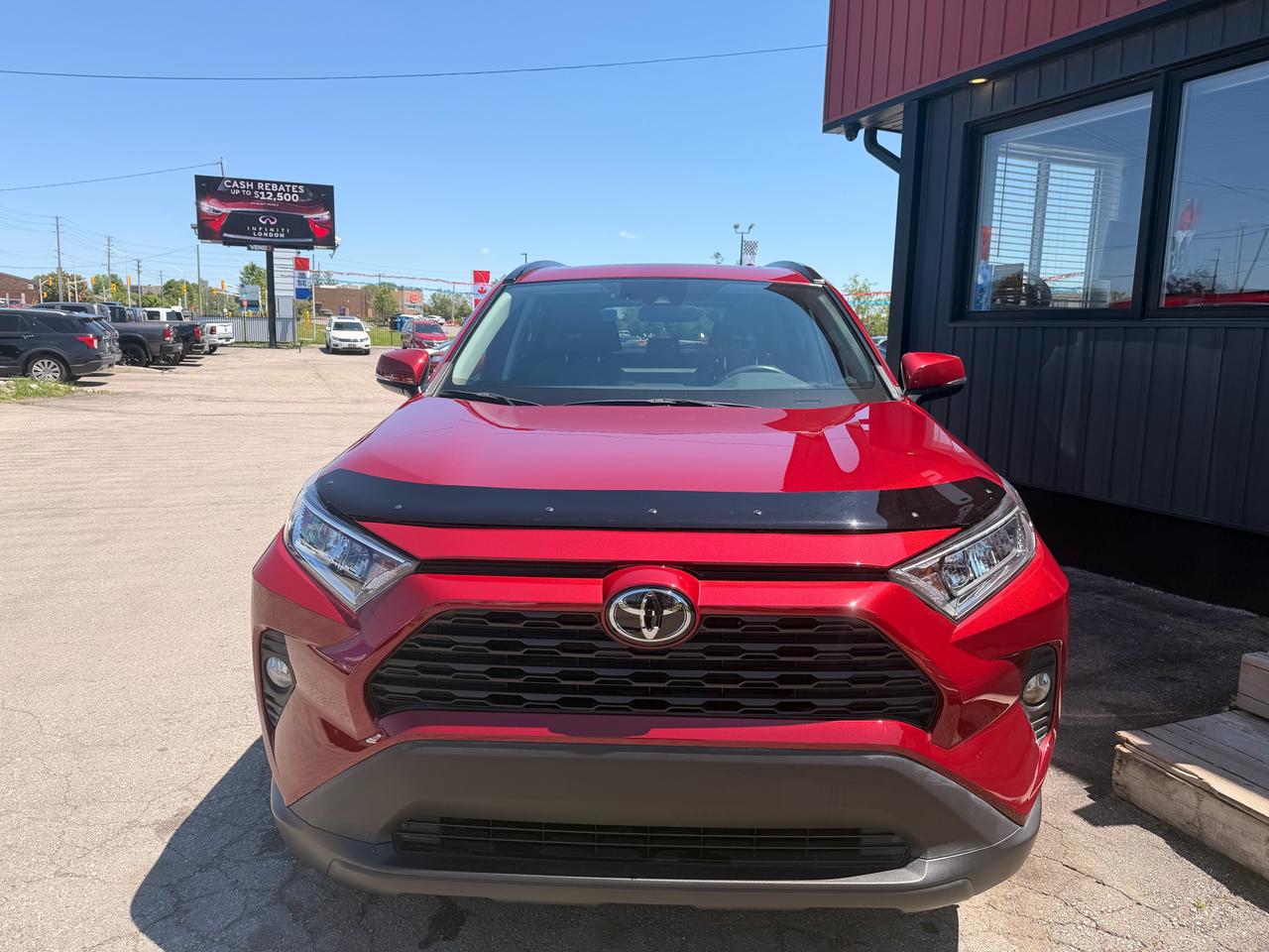 2020 Toyota RAV4 XLE Photo