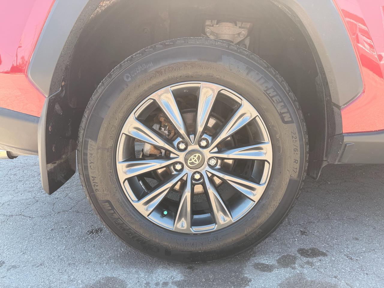 2020 Toyota RAV4 XLE Photo