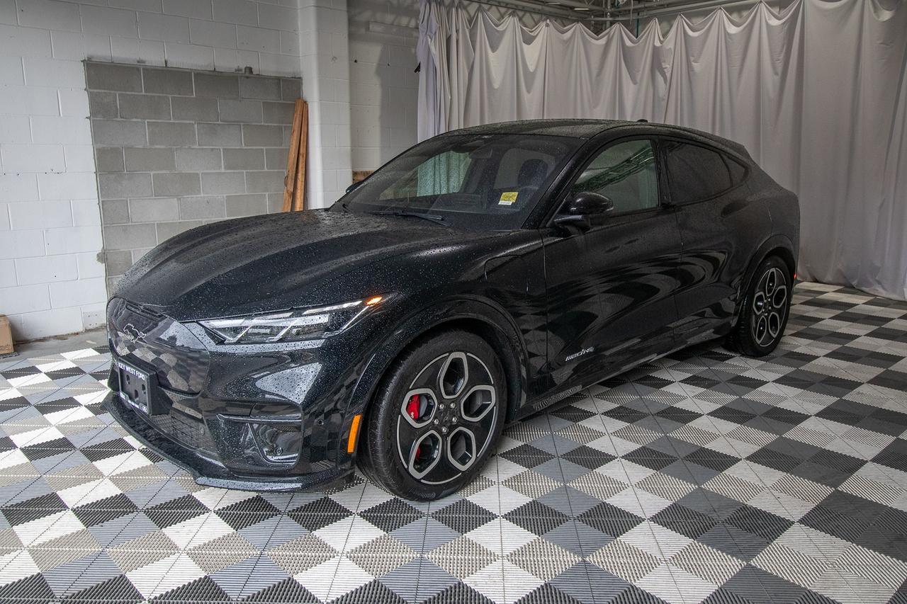 2024 Ford Mustang Mach-E GT AWD Photo1