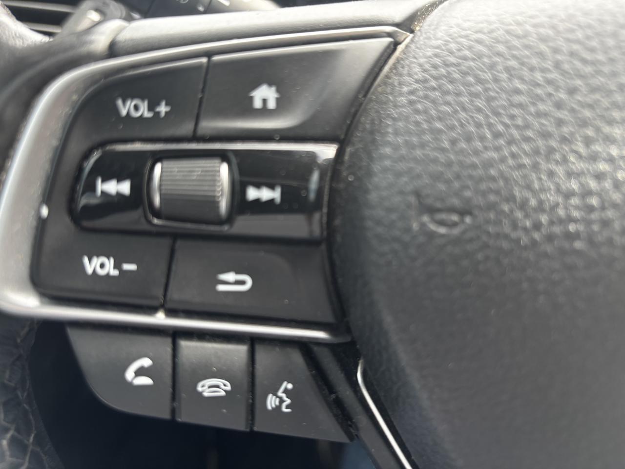 2018 Honda Accord Touring, Leather, Navigation, Heated /cooled seats Photo