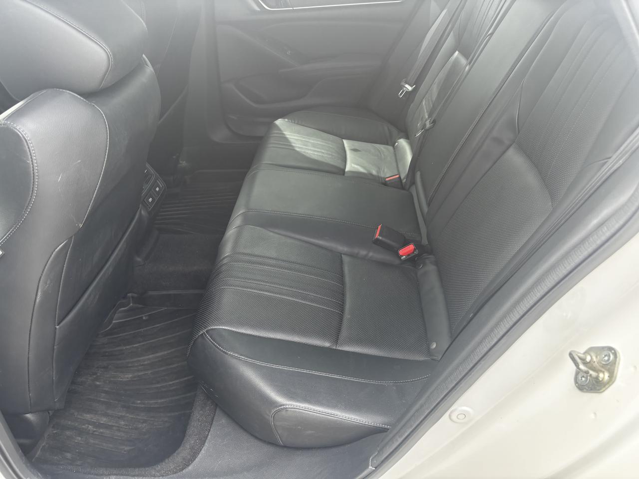 2018 Honda Accord Touring, Leather, Navigation, Heated /cooled seats Photo