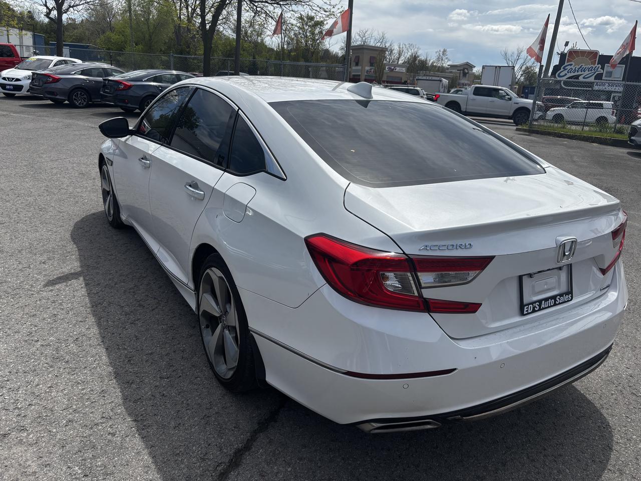 2018 Honda Accord Touring, Leather, Navigation, Heated /cooled seats Photo