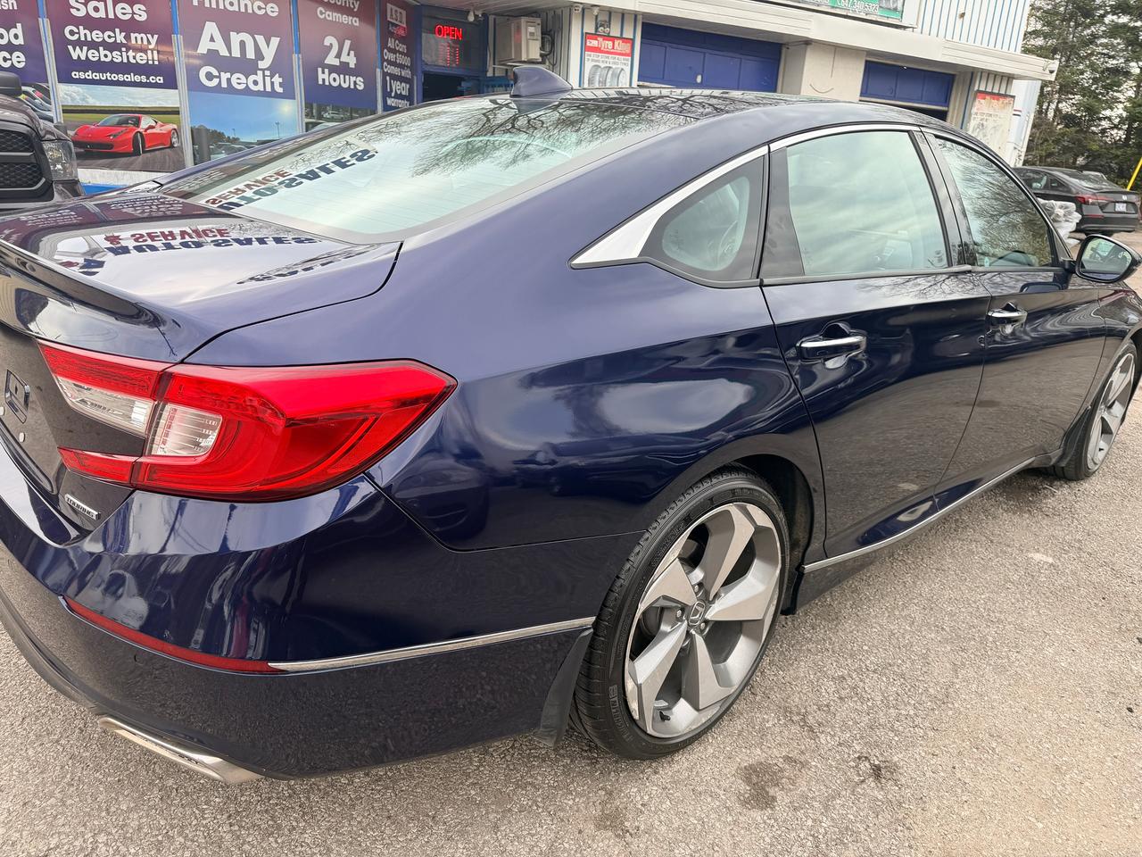2018 Honda Accord Touring Photo
