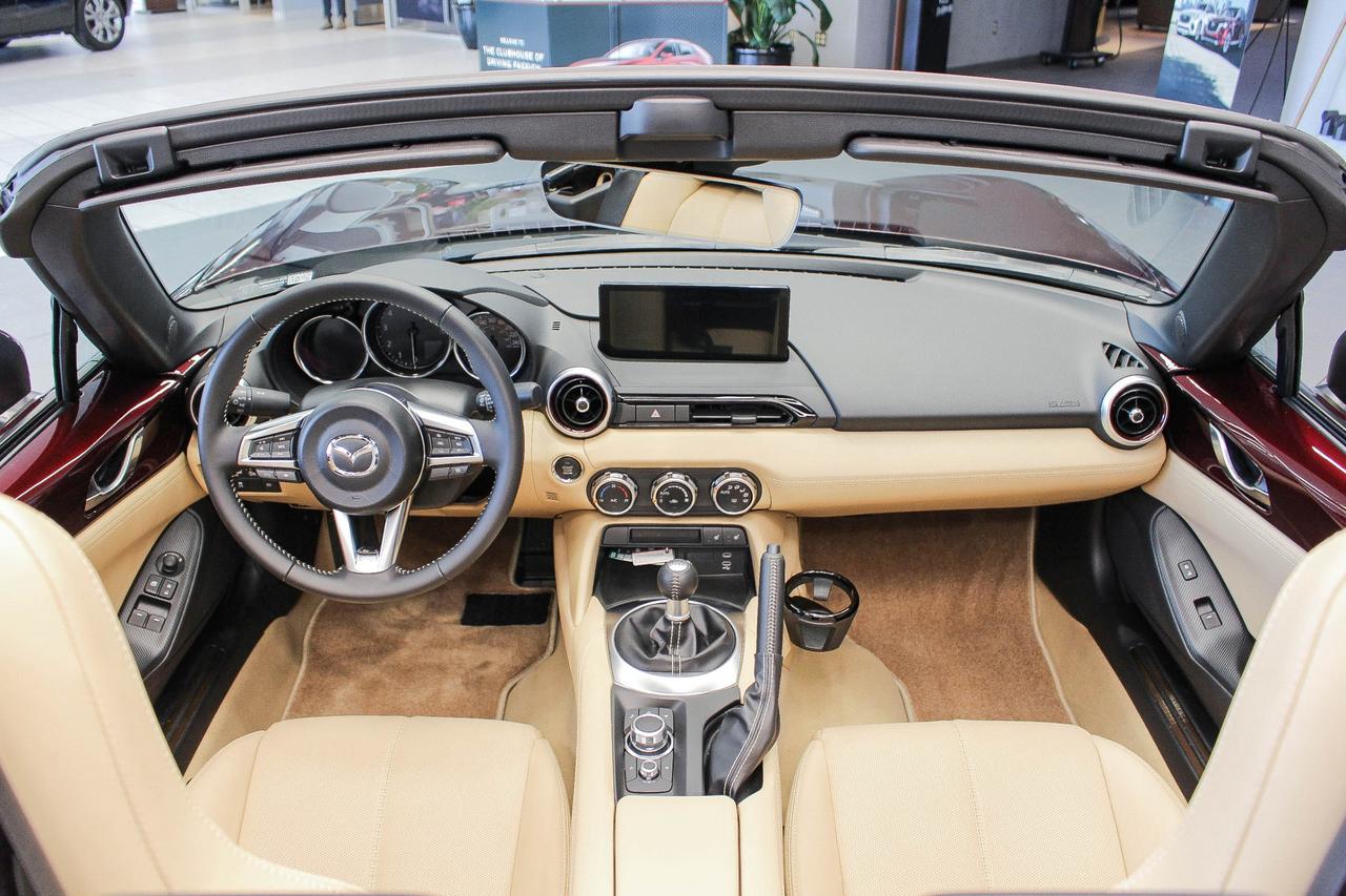 2025 Mazda Miata MX-5 35th Anniversary Edition ONLY 230 IN CANADA! - MANUAL - SOFT TOP Photo