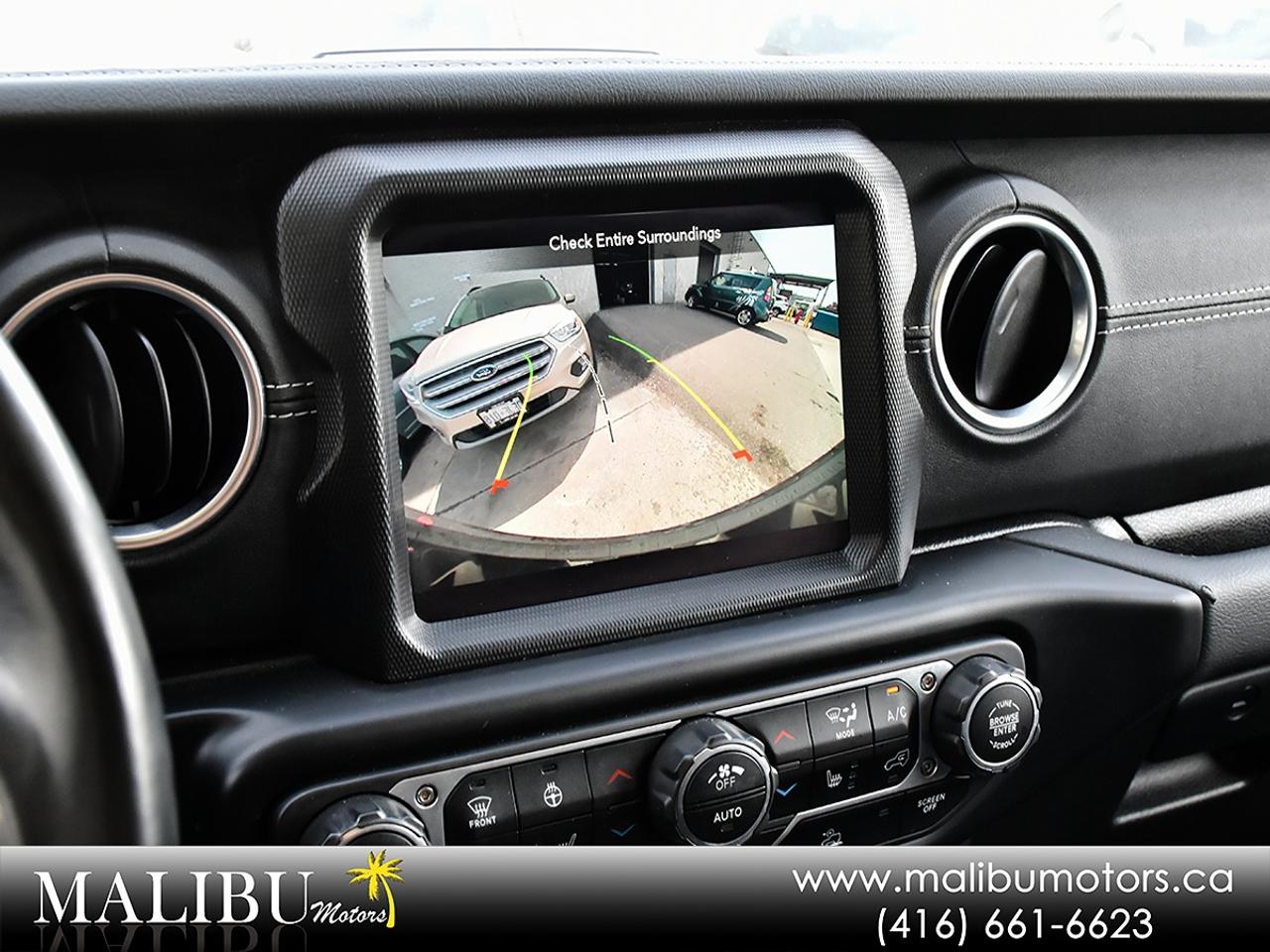 2023 Jeep Wrangler Sahara Photo
