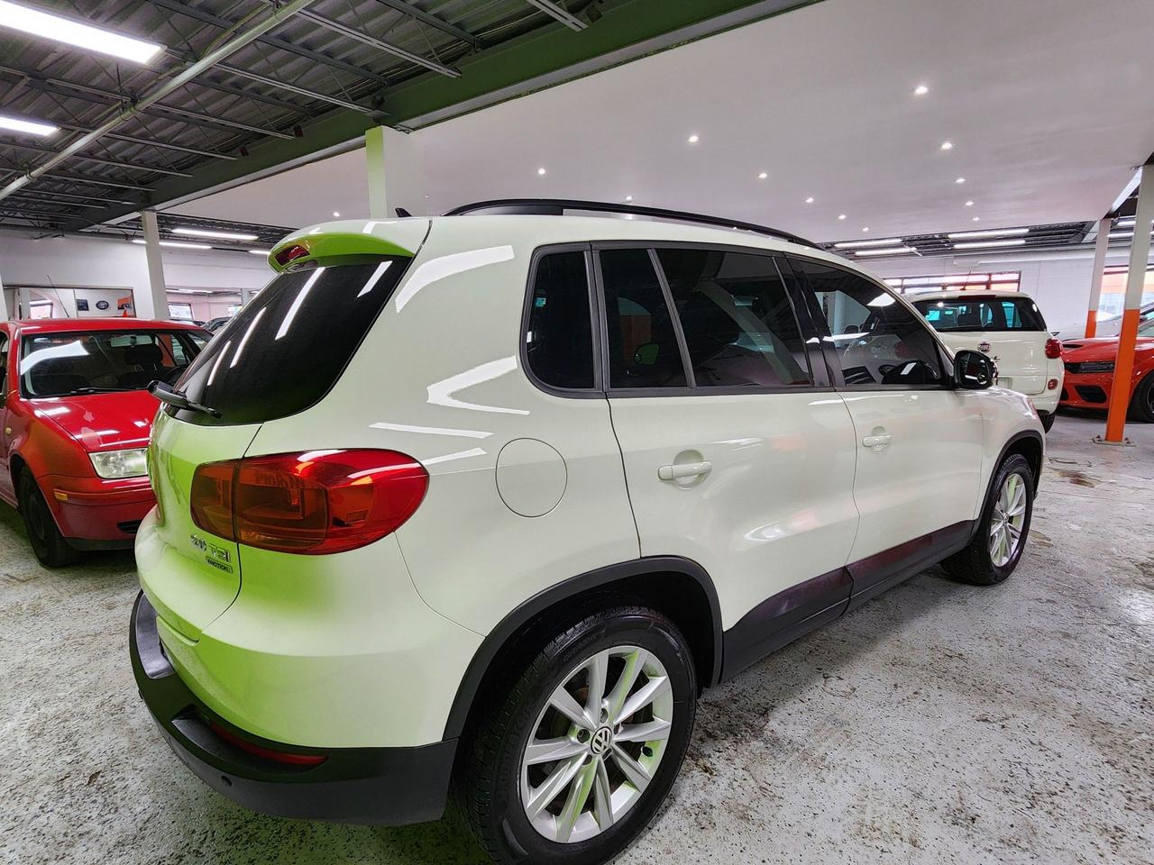 2014 Volkswagen Tiguan Highline PanoRoof No Accidents AWD Good on Fuel Photo