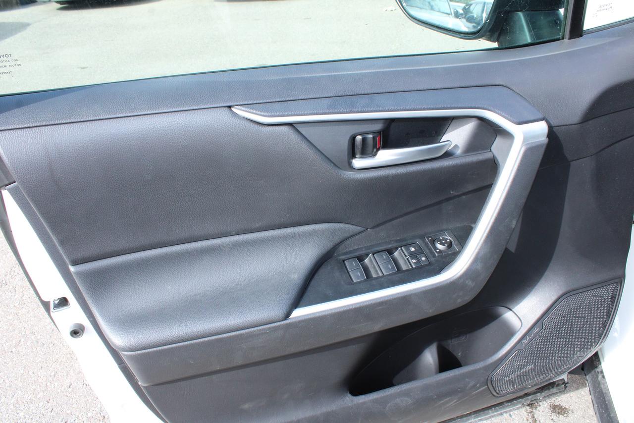 2025 Toyota RAV4 XLE AWD Photo