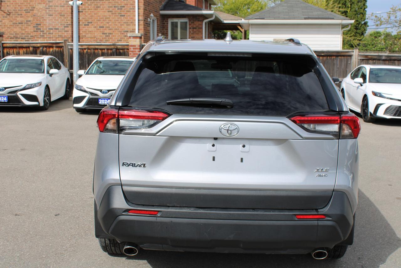 2025 Toyota RAV4 XLE Photo2
