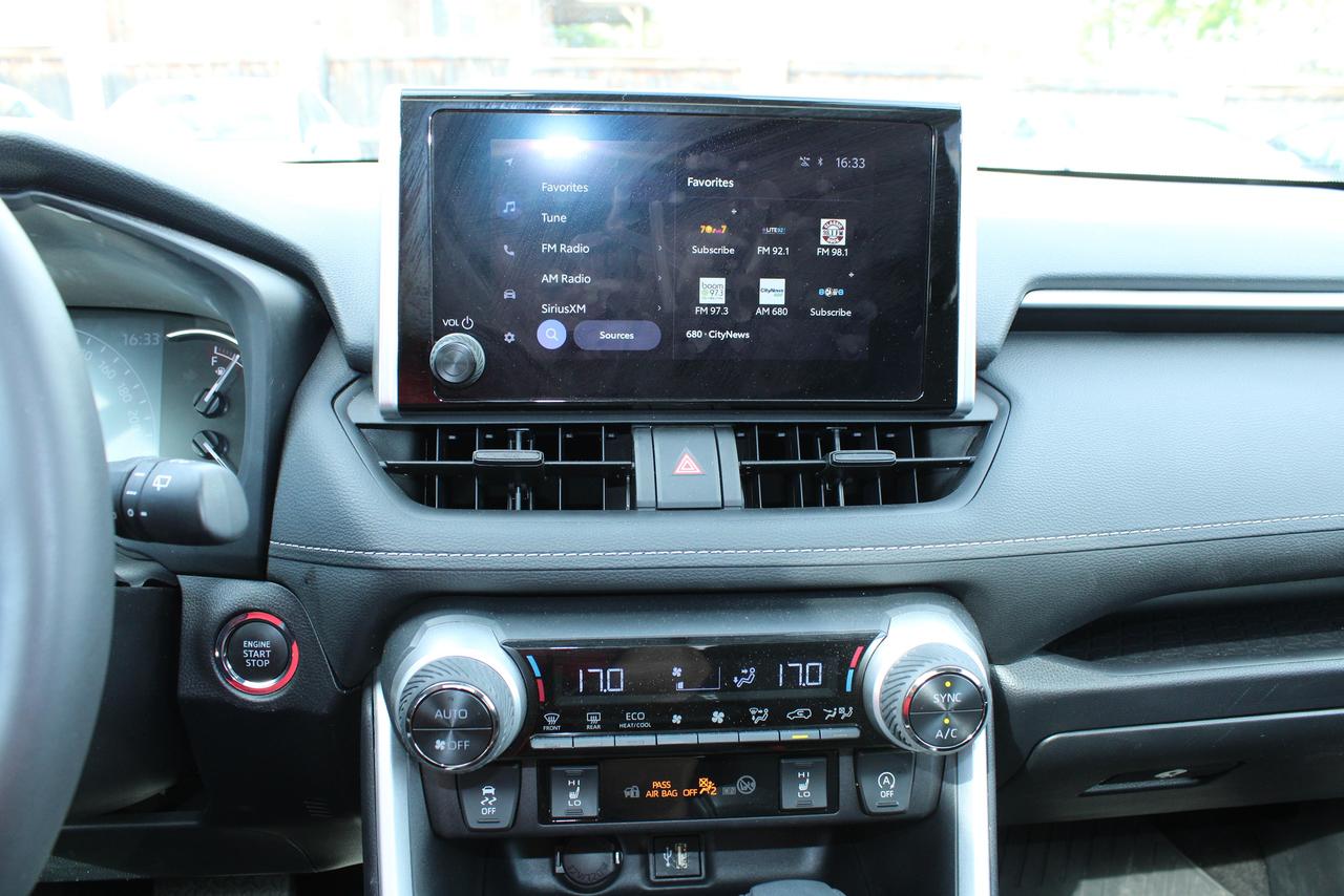 2025 Toyota RAV4 XLE Photo